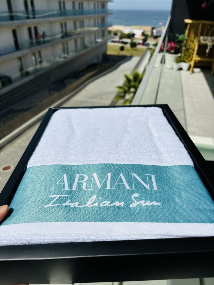 Toalha de Praia Giorgio Armani nova em caixa