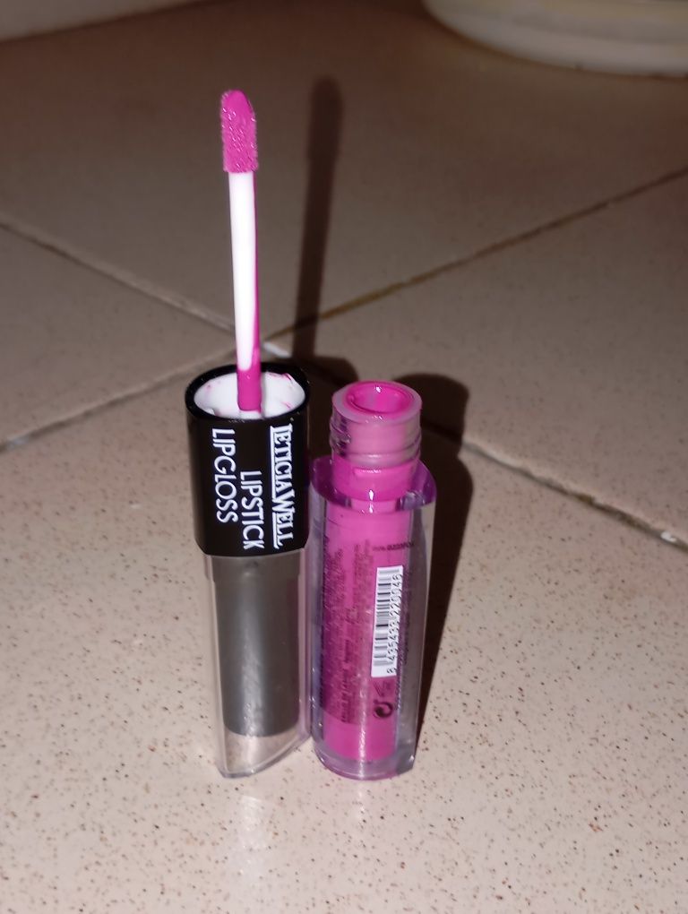 Batom e gloss rosa