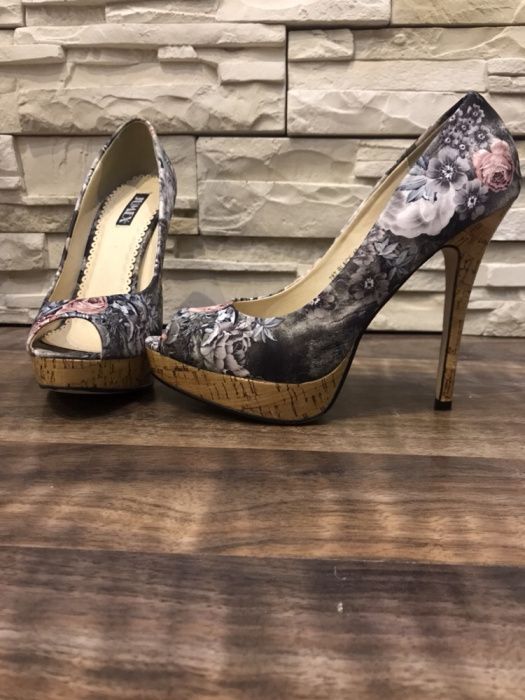 Buty bez palców w kwiaty