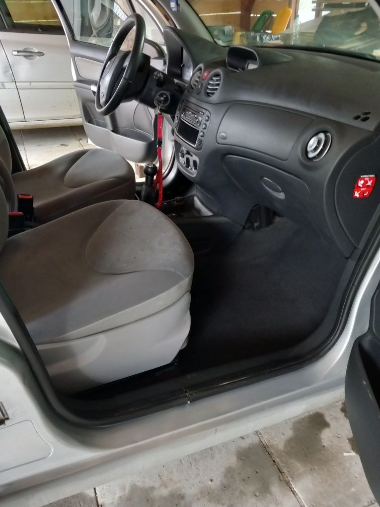 Sprzedam C3 2005r