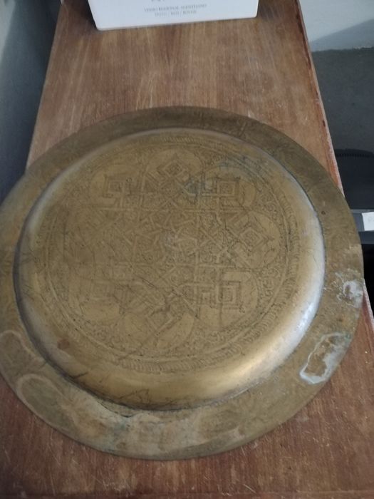 Prato de latão antigo