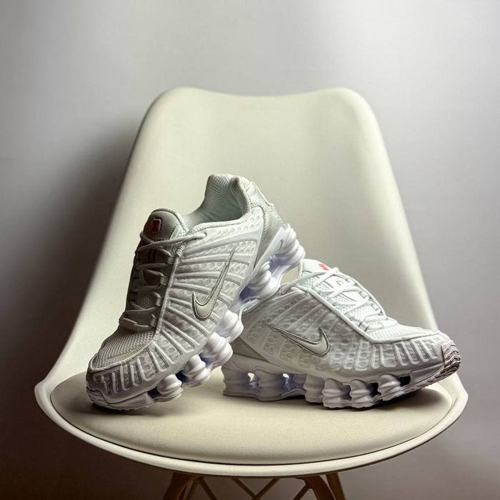 Розпродаж Кросівок Nike Shox White