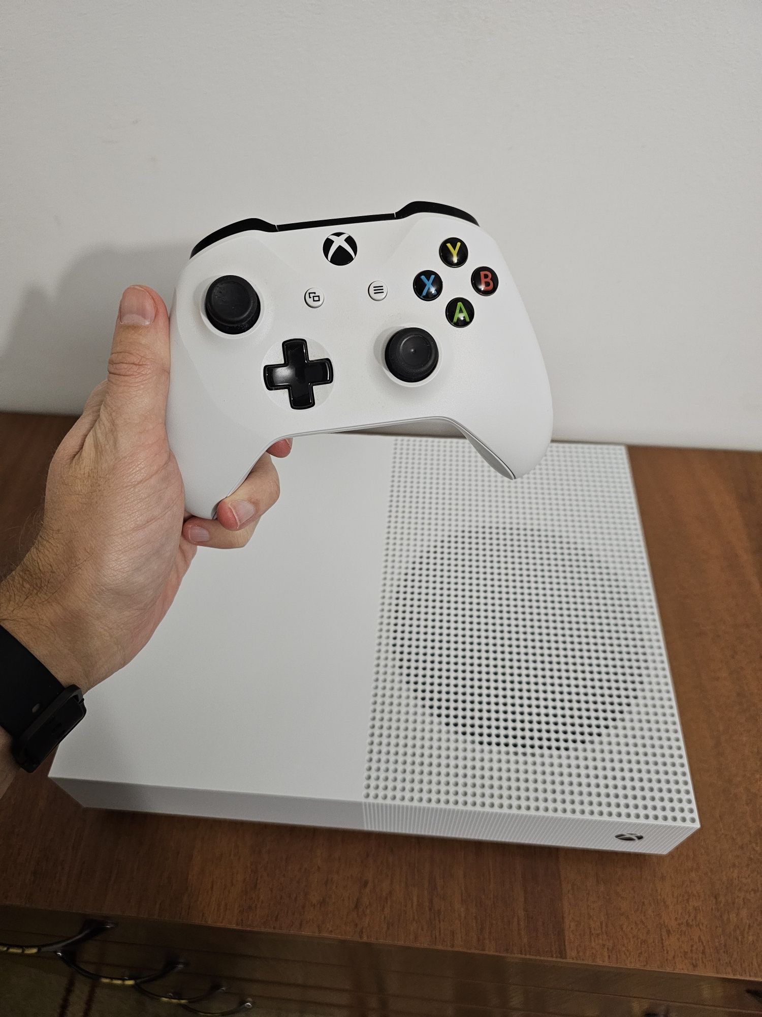 Продам Xbox One S All digital edition 1 Tb