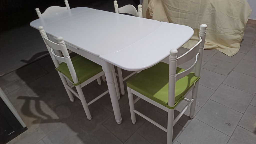 Mesa de cozinha branca + 4 cadeiras com almofadas