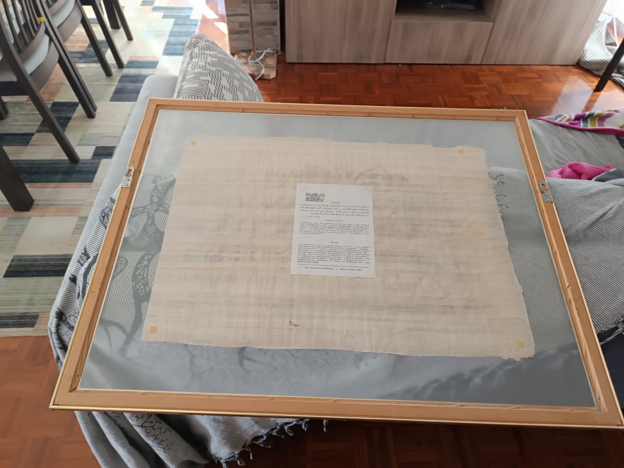 Papiro emoldurado