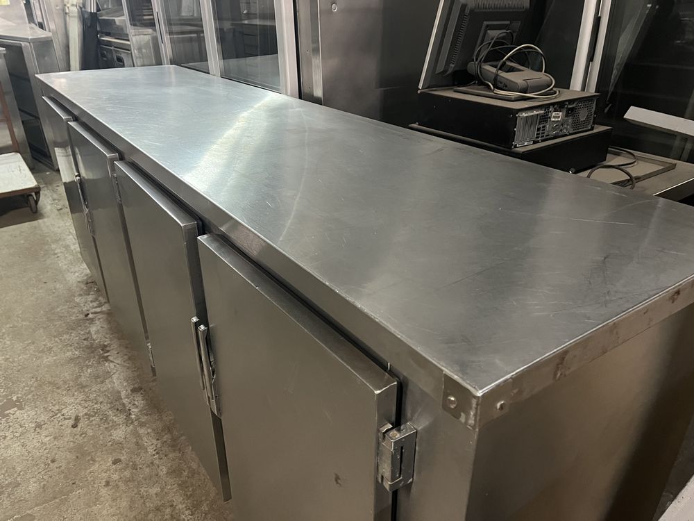 Balcão de refrigeração em inox de 4 portas