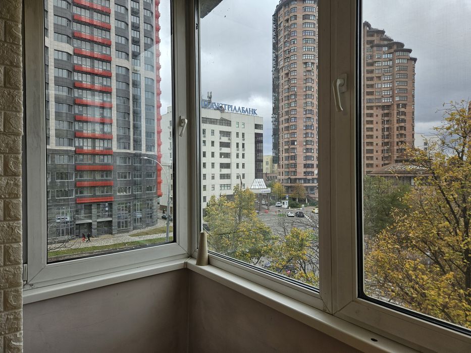 Продаж  2-3 кімнатна квартира вул.Алмазова,14 82м метро Печерська