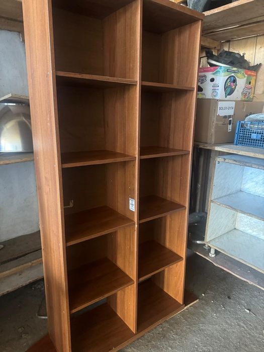 Полиці для офісу