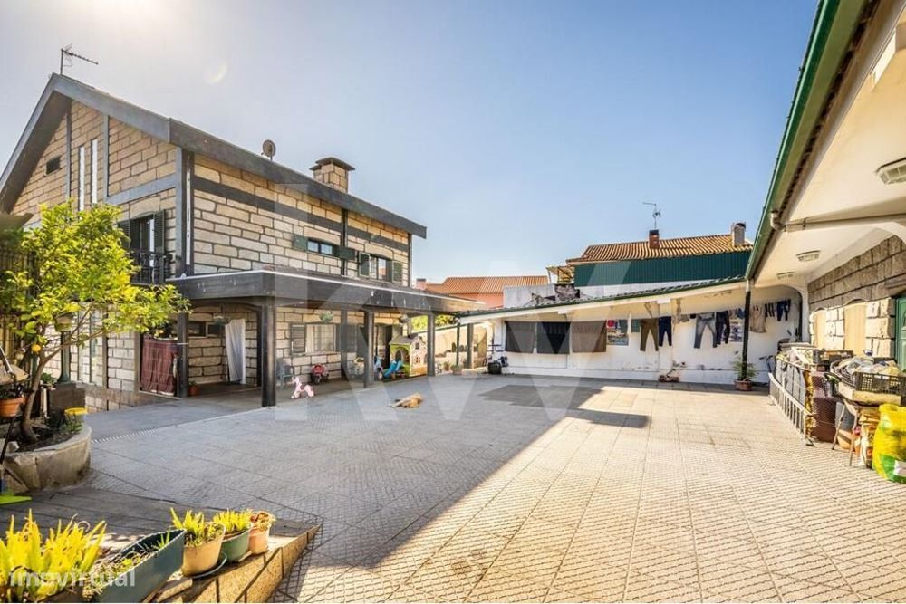 Moradia A const. 615 m2| Terreno 629 m2| C. Energ. A| 2,3 km estação c