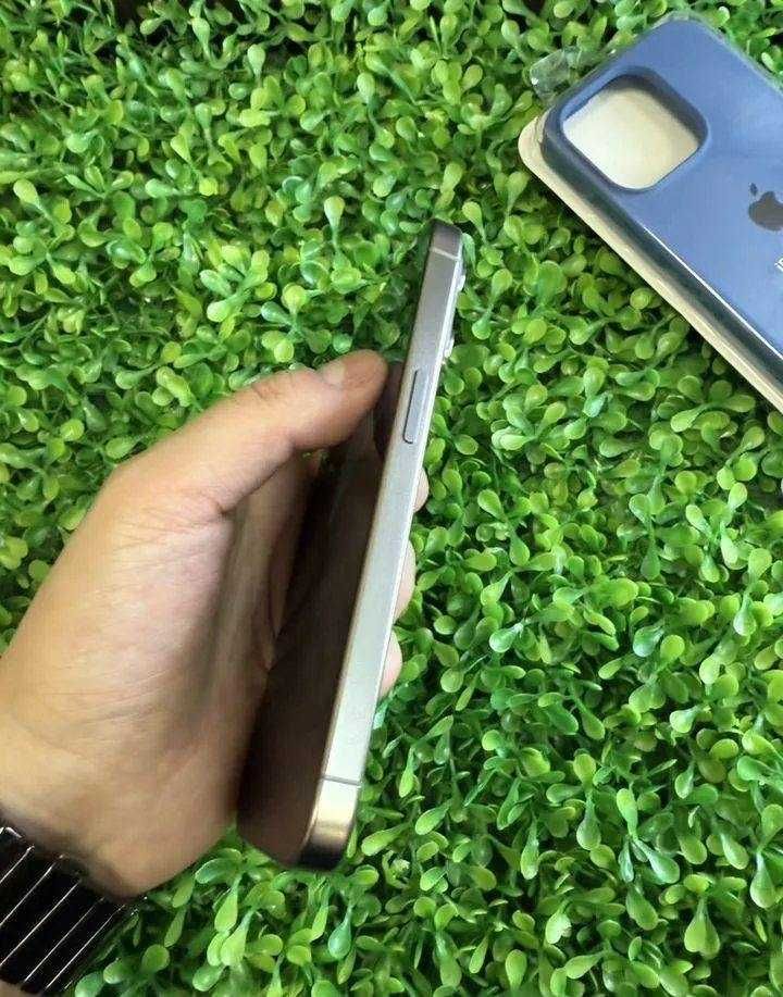iPhone 15 pro 256 gb