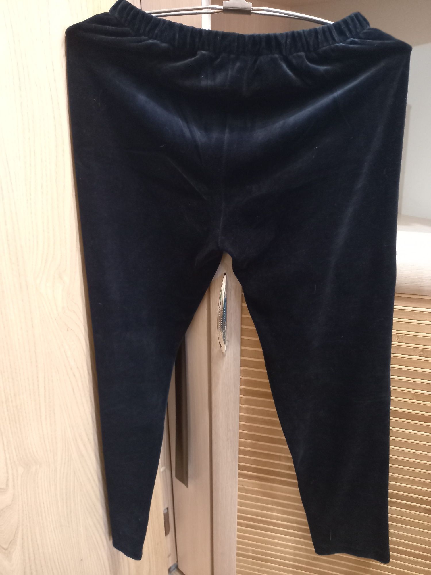 Продам костюм спортивный