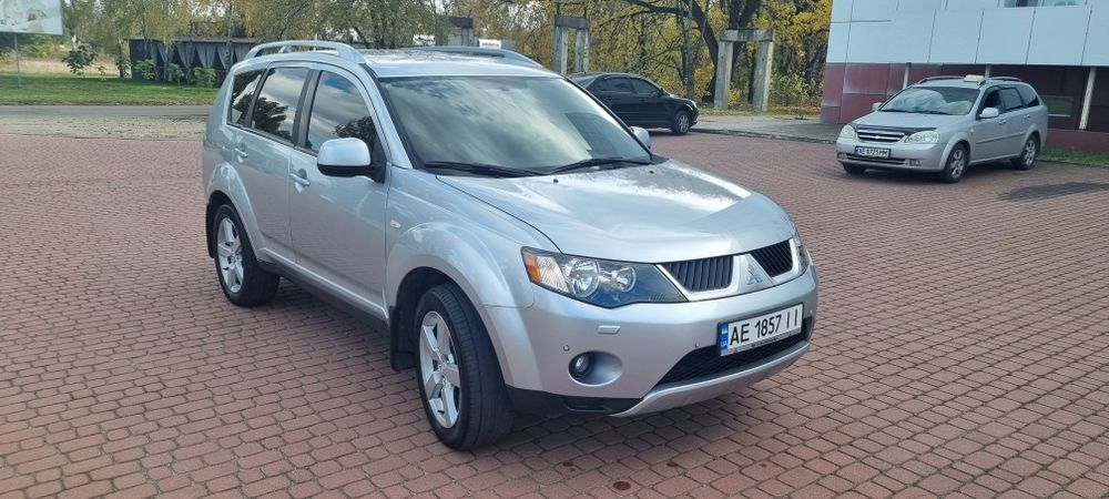 Продам Mitsubishi Outlander XL