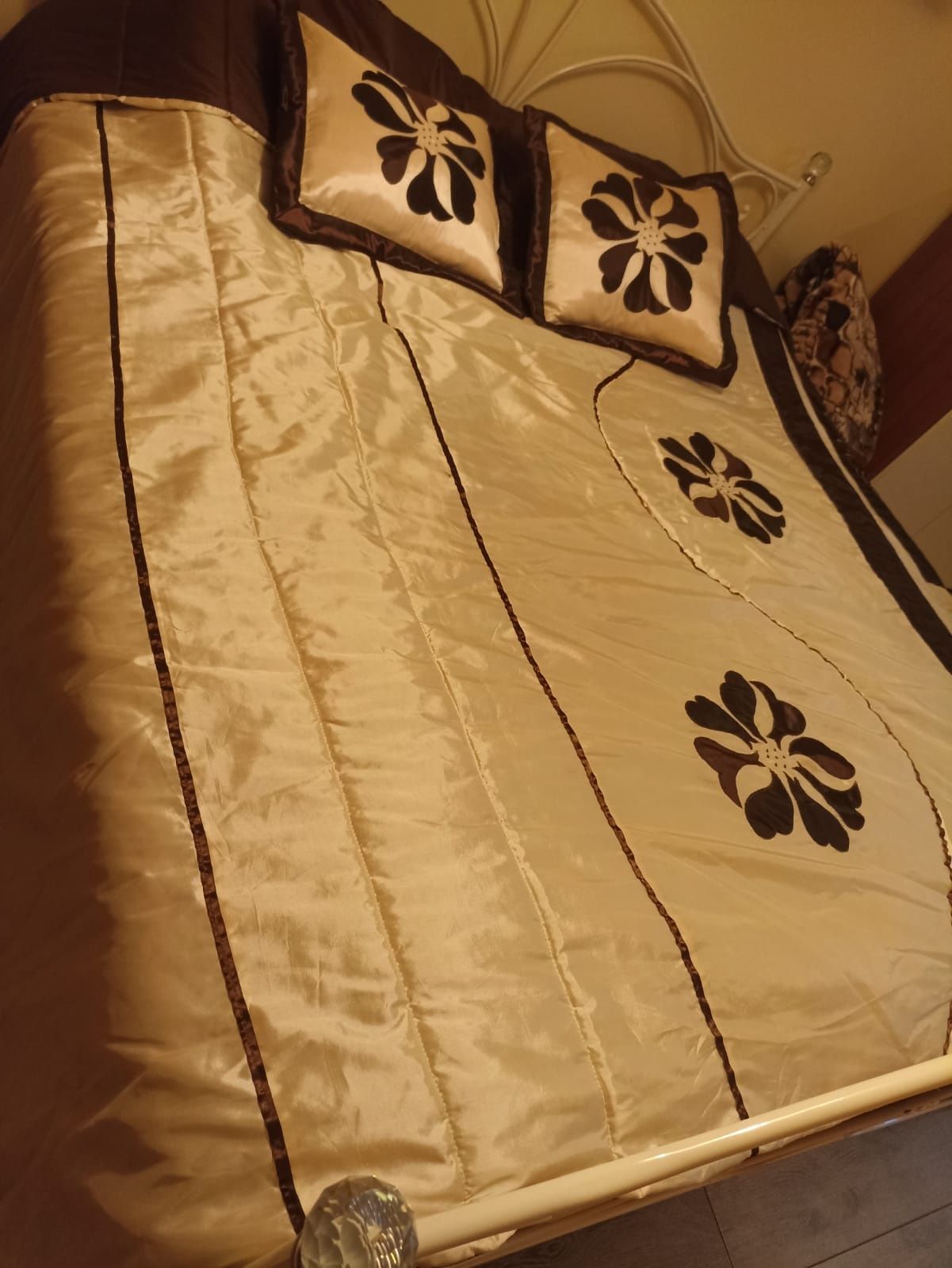Nowa narzuta pikowana na łóżko 240x260 + 2 poduszki