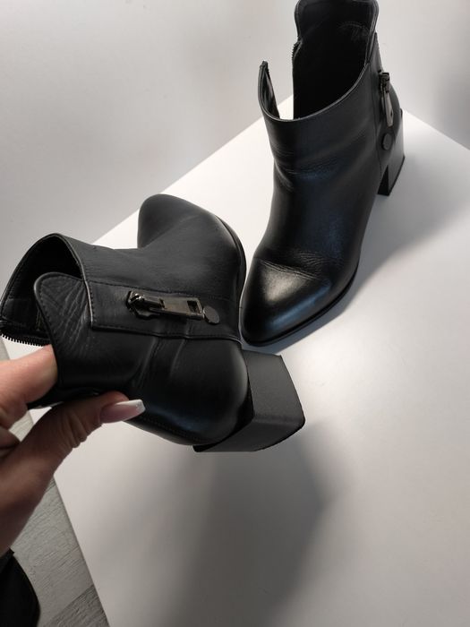 Продам шкіряні ботінки в ідеальному стані