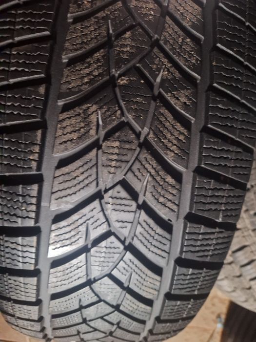 продам шини 235 55 19 GoodYear Gen-1 .в доброму стані 7 Мм протектора