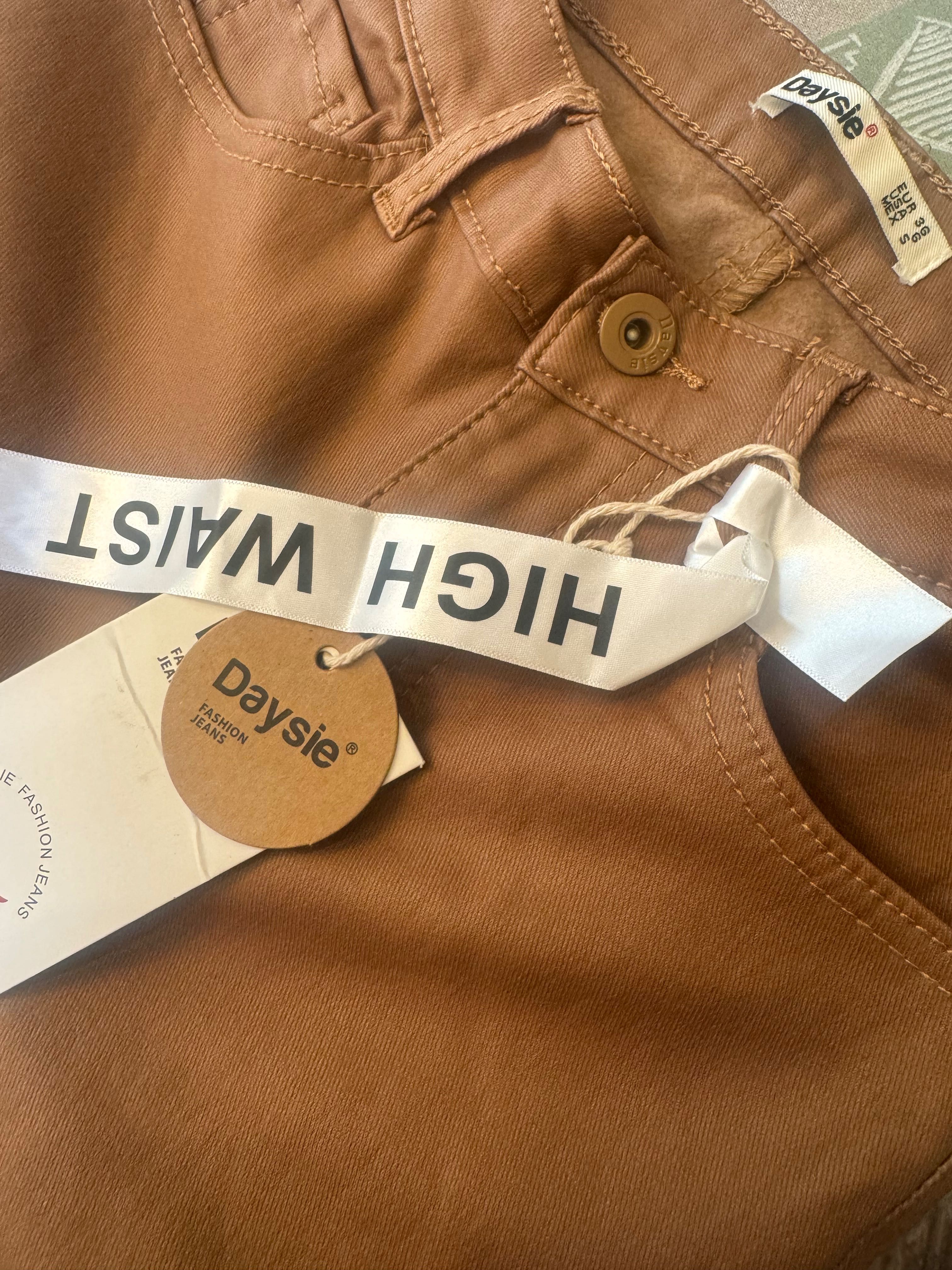 Spodnie woskowane Beżowe Nowe S Daysie