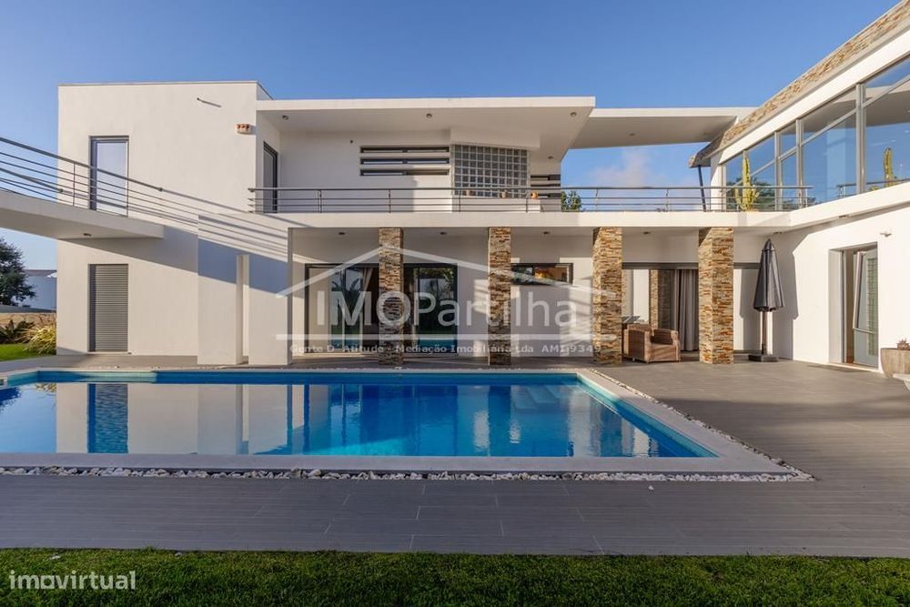 Moradia T4+1 C/ um Terreno de 1000m2 em Birre - Cascais