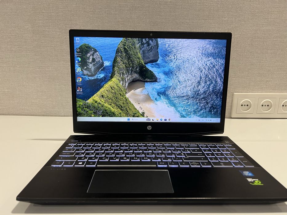 Игровой HP Gaming 15-cx0599 - 15" FHD/i5-8300H/  16Gb/SSD 256/GTX 1050