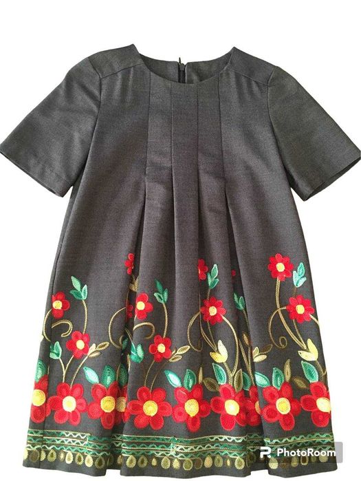 Сукня літня з вишивкою по низу