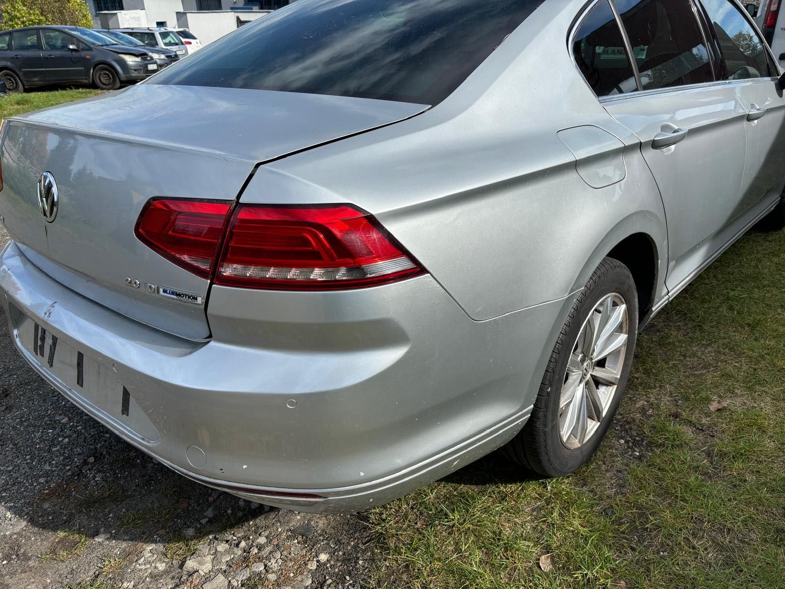 VW Passat B8 zderzak tył kompletny 4 PDC