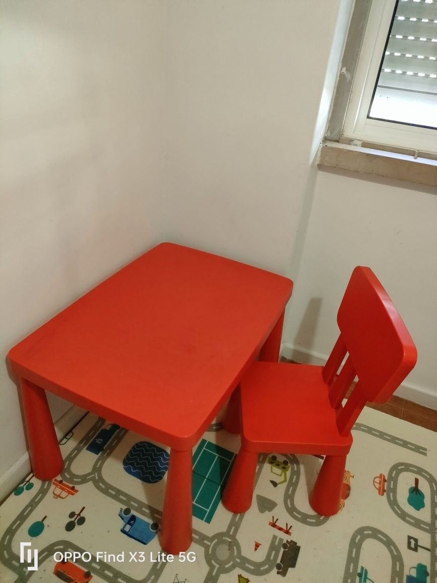 Vendo mesa e cadeira IKEA