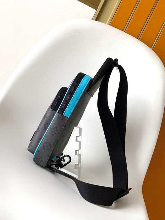 LOUIS VUITTON AVENUE сумка мужская серая с голубой обводкой голубая