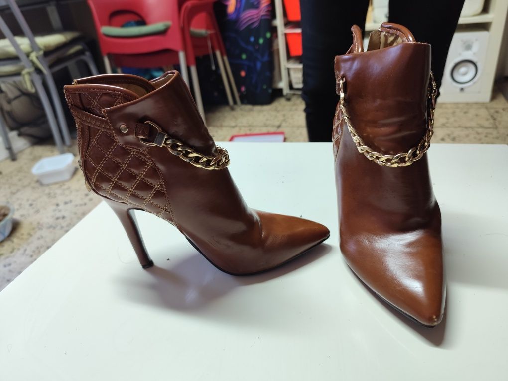 Atenção vendo sapatos