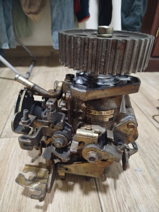 Bomba injetora de Nissan e motor de arranque