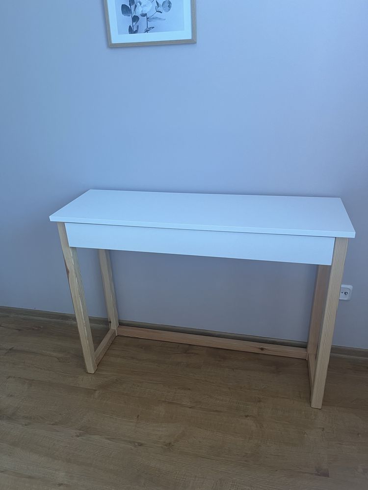 Konsola toaletka biała wąska jak nowa
