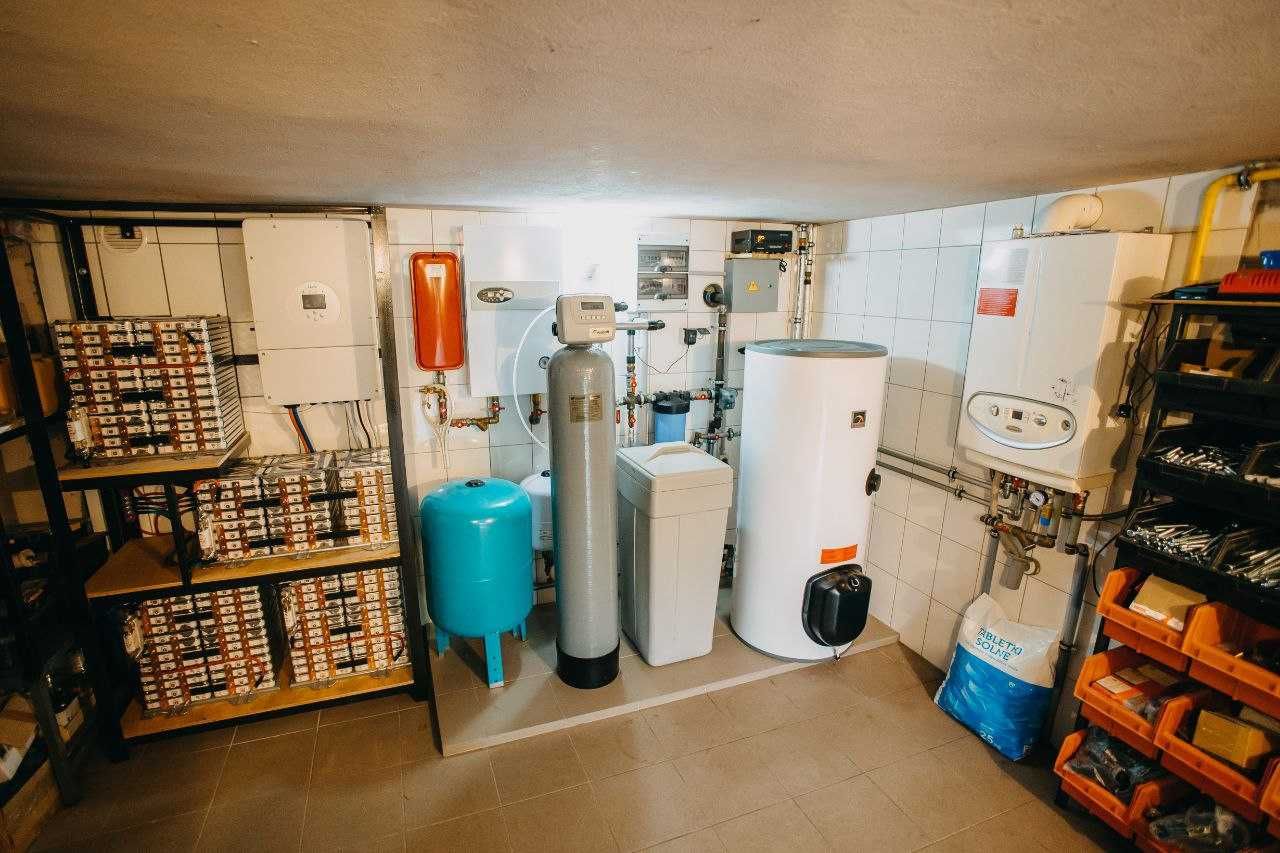 Сучасний будинок 207 м,кв. у Кучурові, 7 сот.