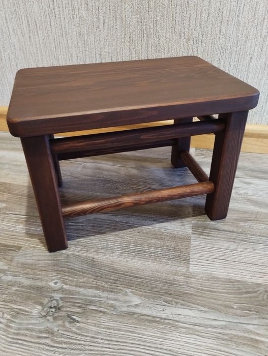 Табурет маленький.Табурет дев'яний.Ослінчик