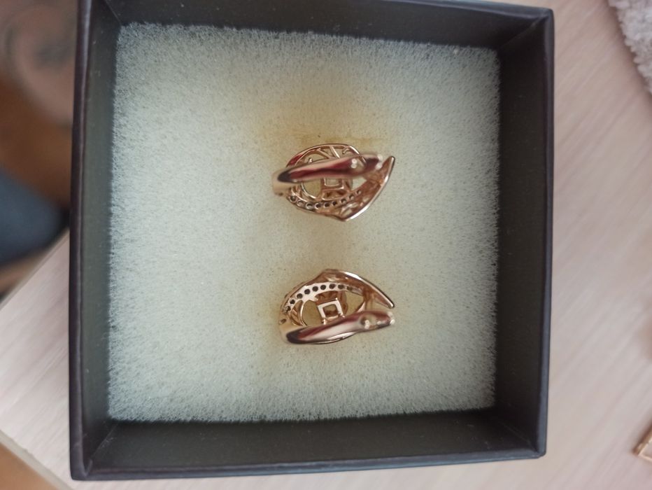 Сережки із медичного золота