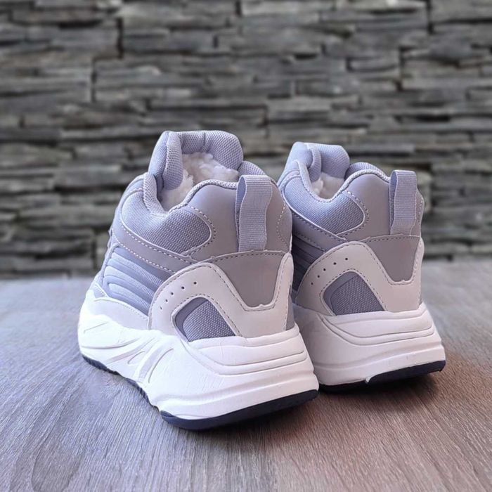 Кроссовки женские на зиму с мехом Adidas Yeezy Boost 700 High (23 см)