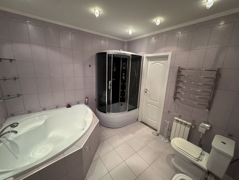 Продам сучасну квартиру Центр