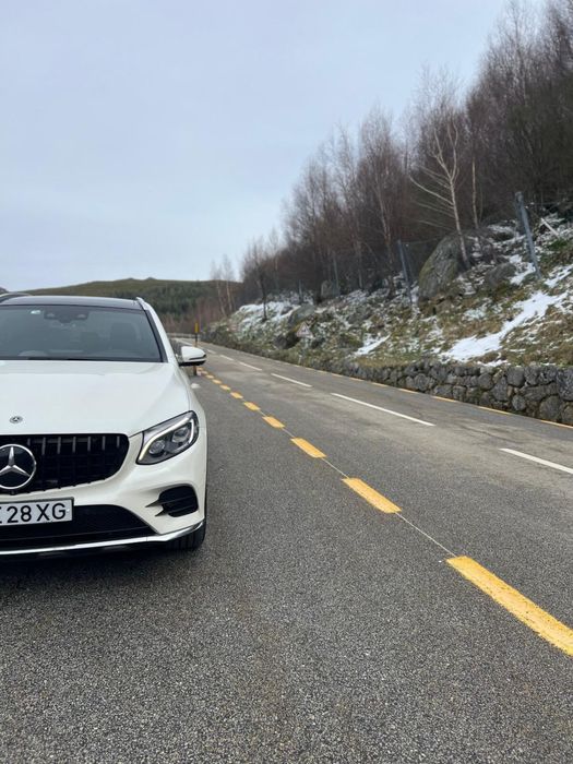 Mercedes glc350e Plug in Hybrid AMG Designo 4 Matic 320cv Full extras