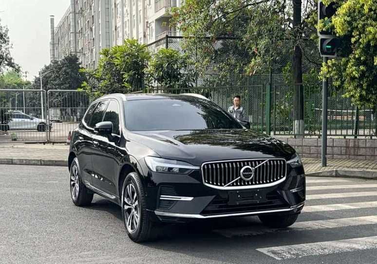 Volvo XC60 2022 року