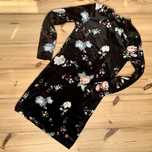 Sukienka elegancka KappAhl WELUR aksamit w kwiaty r. 134 cm