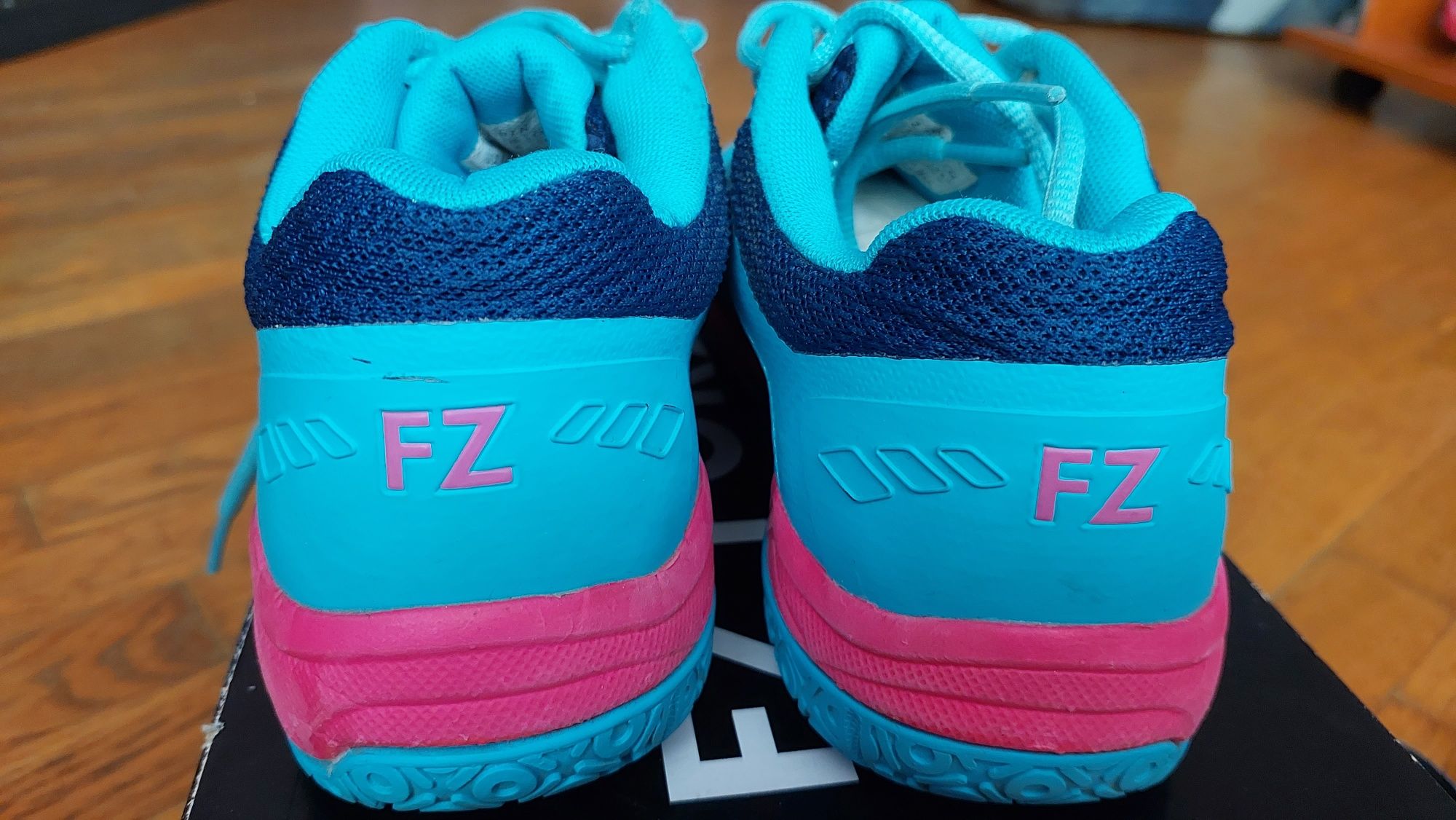 Кросівки Forza для бадмінтону 37 розмір
