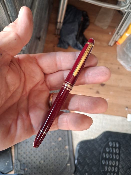 Caneta Rollerball Montblanc Classic burgundy e ouro