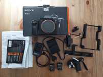 Sony A7s II + Klatka z uchwytem + 2 baterie + 2 ładowarki