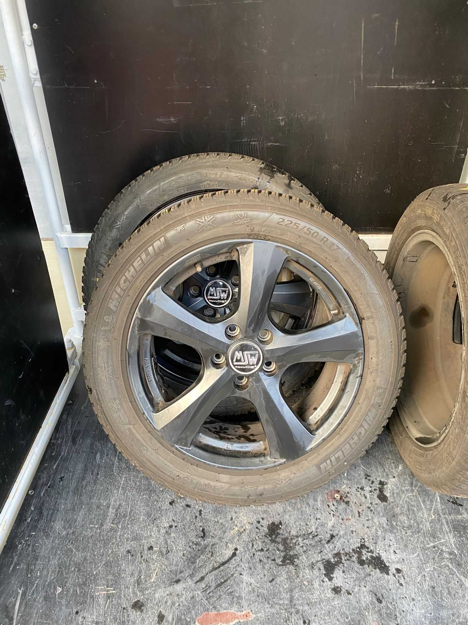 Koła zimowe felgi czarne + opony Michelin MSW OZ 225/50 R17 4szt Audi