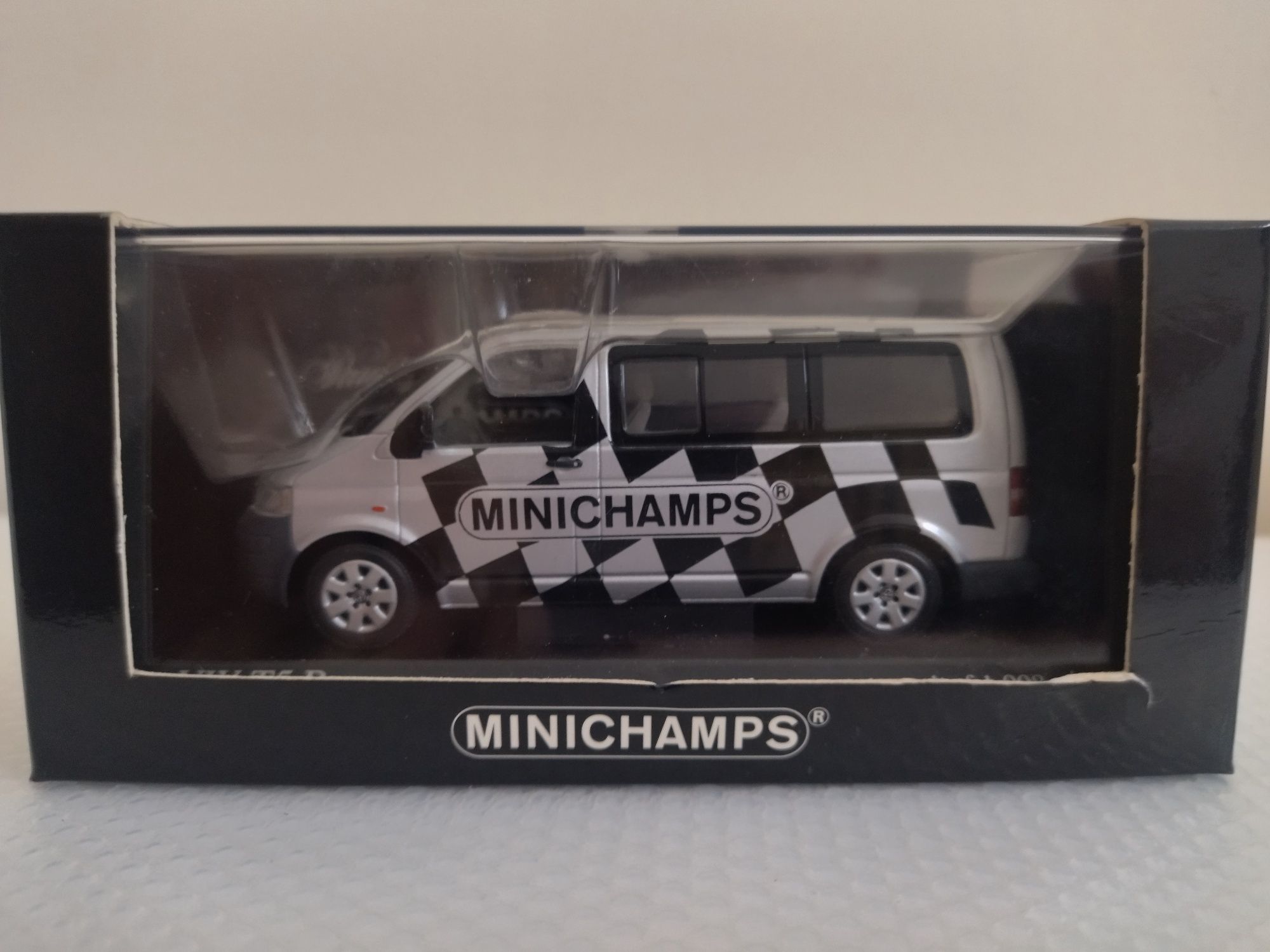 Miniatura Volkswagen T5 Bus 1/43 Nova