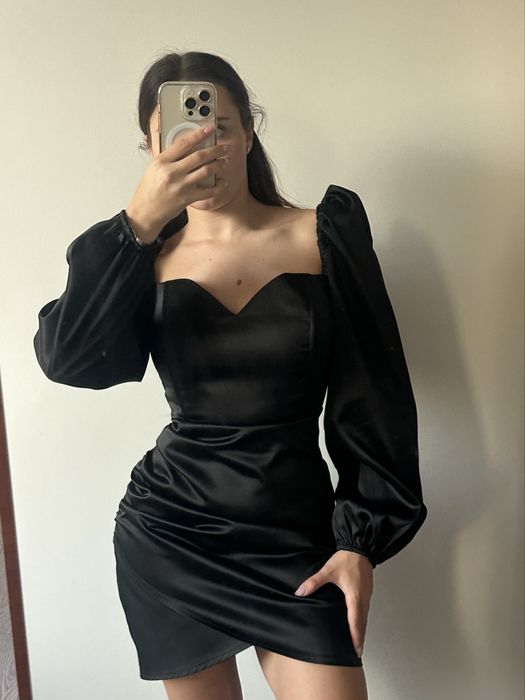 Атласна сукня