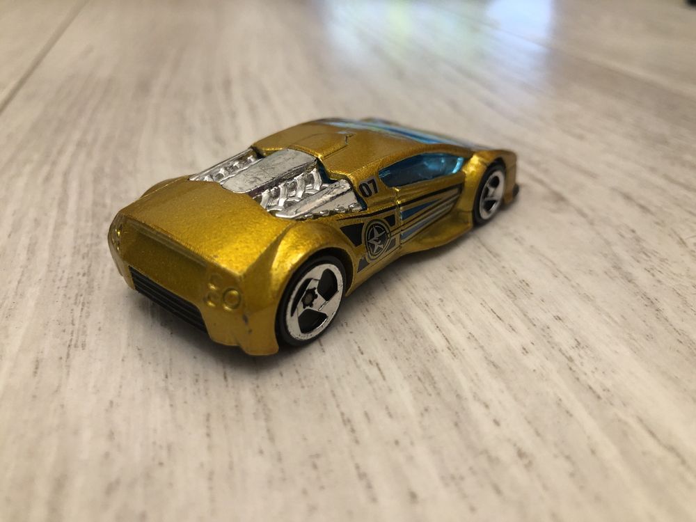 Hot Wheels Zotic złoty