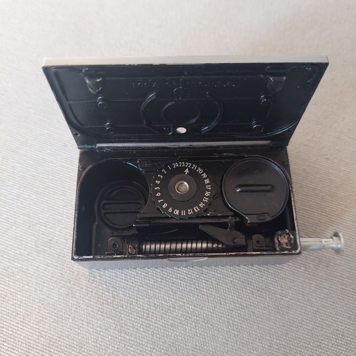Máquina fotográfica mini, antiga