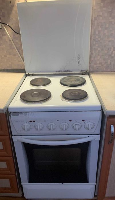 Продам електроплиту на 4 комфорки