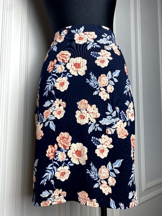 Granatowa spódnica ołówkowa w kwiaty L M old money elegancka jesień