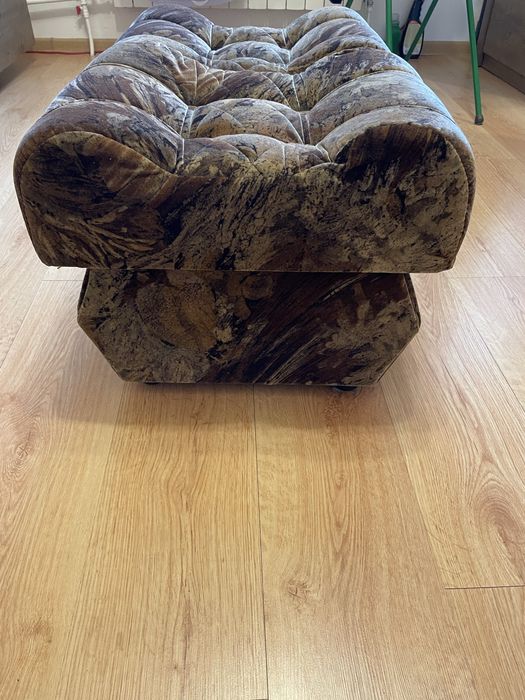 Sprzedam 2 pufy, w dobrym stanie.