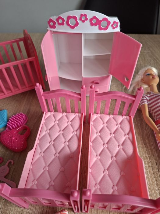 Lalka Barbie z dziećmi meble ubrania akcesoria