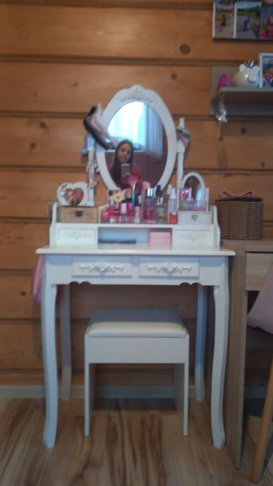 Toaletka w dobrym Stanie